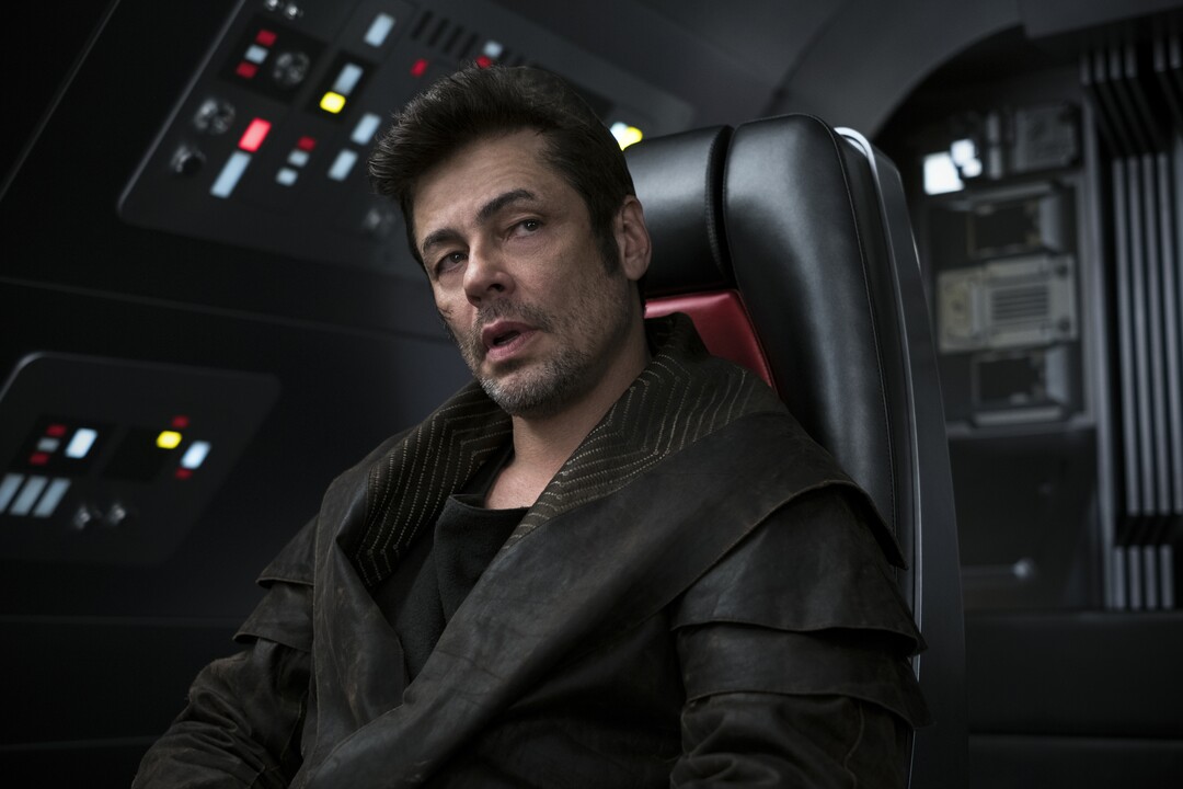This image released by Lucasfilm shows Benicio del Toro as DJ in "Star Wars: The Last Jedi," in theaters on Dec. 15. (Jonathan Olley/Lucasfilm via AP)