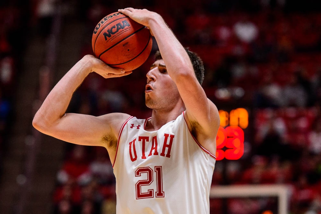(Trent Nelson | The Salt Lake Tribune)  Utah Utes forward Riley Battin (21) shoots a three-pointer as the Utah Utes host the Oregon Ducks, NCAA basketball in Salt Lake City on Thursday Jan. 31, 2019.