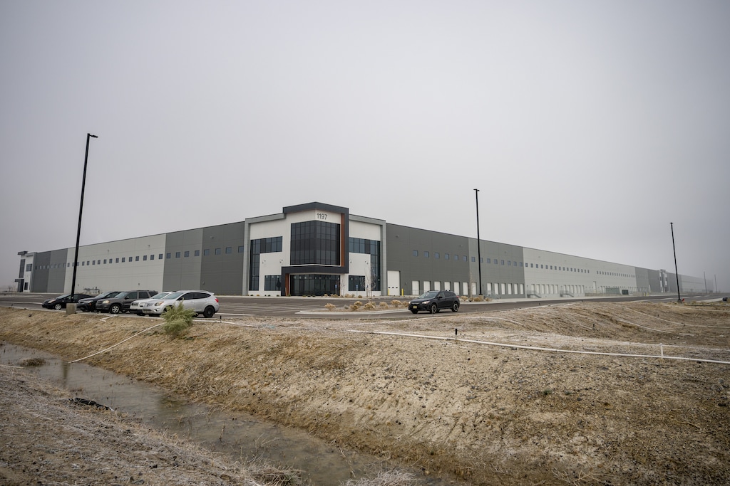 (Trent Nelson  |  The Salt Lake Tribune) A warehouse rumored to be under consideration for a future ICE facility in Salt Lake City on Friday, Jan. 16, 2026.