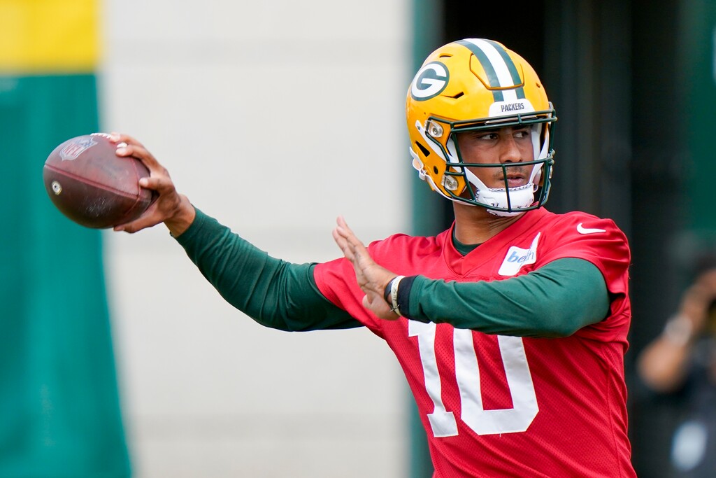 Green Bay Packers' Jordan Love throws during NFL football training camp Saturday, Aug. 15, 2020, in Green Bay, Wis. (AP Photo/Morry Gash)