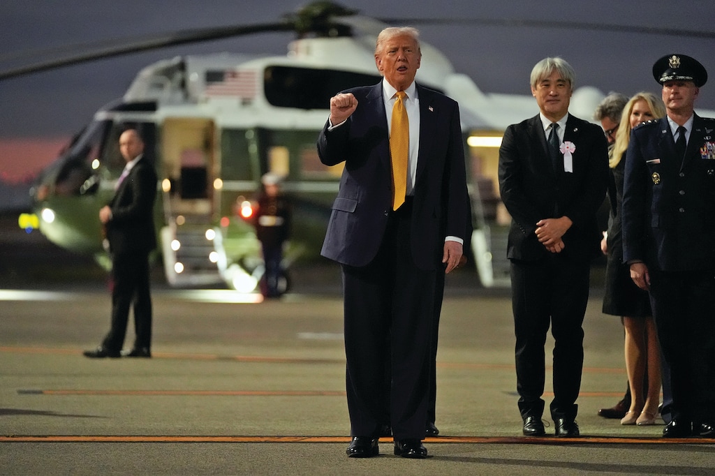 President Donald Trump arrives at Haneda Airport after he stepped off Air Force One in Tokyo, Monday, Oct. 27, 2025. (AP Photo/Mark Schiefelbein)