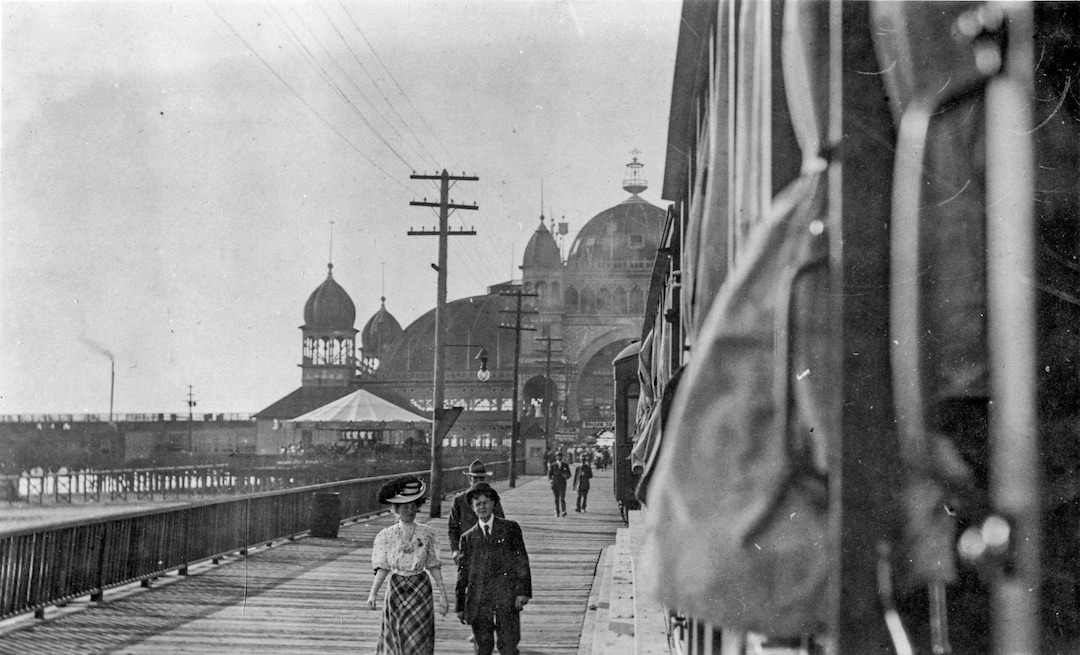 (Utah State Historical Society) Visitors to Saltair I make their way back to the train after a day at the lake. 