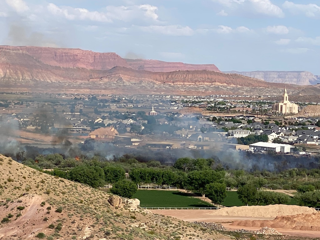 (Mark Eddington | The Salt Lake Tribune) The "Washington Assist 01" Fire burns about 40 acres in St. George on Tuesday, May 9, 2023.