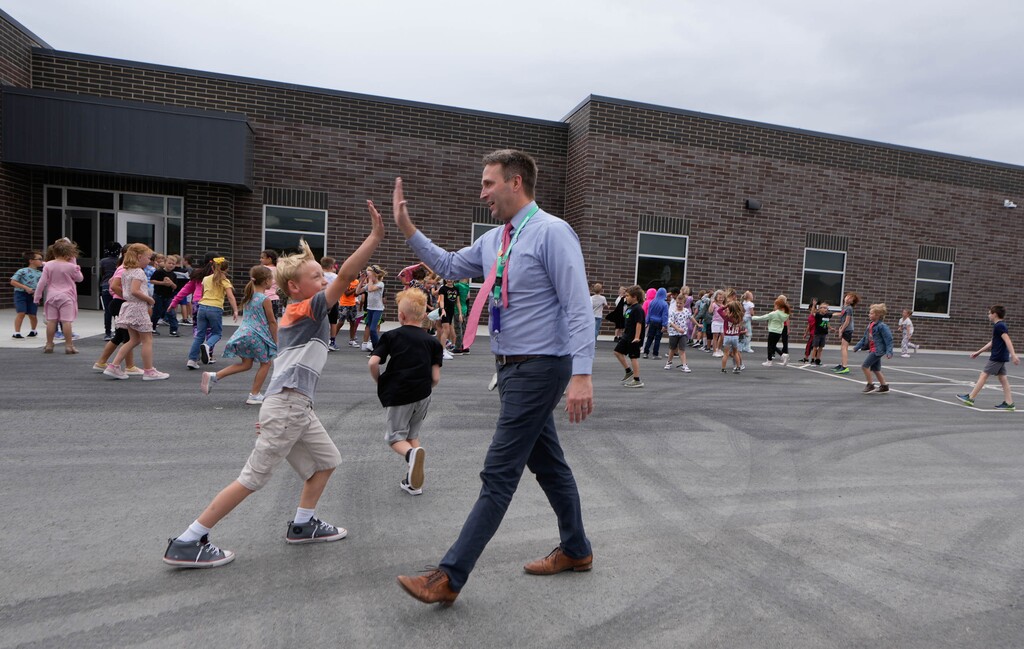 (Francisco Kjolseth | The Salt Lake Tribune) Desert Sky Elementary principal Aaron Stevenson visits with students on the playground of the new elementary school in Eagle Mountain on Monday, Aug. 21, 2023.