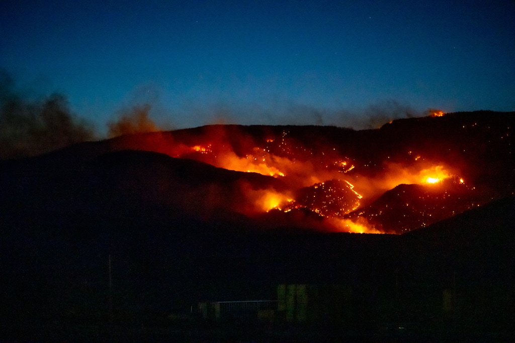 (Trent Nelson  |  The Salt Lake Tribune) The Cottonwood Fire burns above Beaver before sunrise on Friday, June 26, 2026.