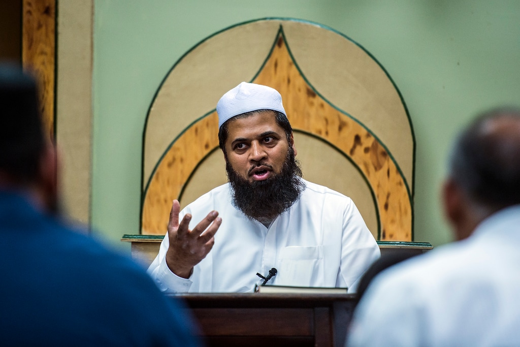 Chris Detrick  |  The Salt Lake Tribune
Imam Shuaib Din leads study about fasting at the Utah Islamic Center in Sandy, Friday, June 3, 2016.