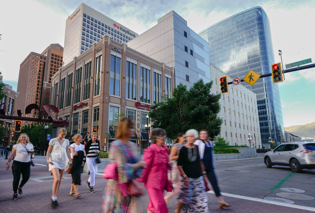 (Francisco Kjolseth | The Salt Lake Tribune) People enjoy an evening in downtown Salt Lake City on Tuesday, May 30, 2023. 
