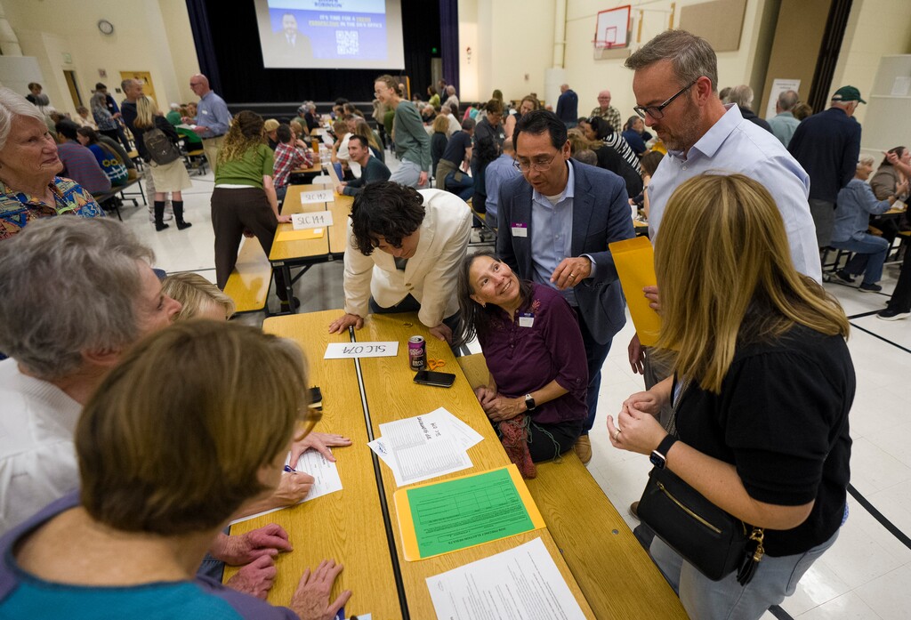(Bethany Baker  |  The Salt Lake Tribune) People begin voting during caucus night for the Utah Democratic Party at Beacon Heights Elementary in Salt Lake City on Tuesday, March 17, 2026.