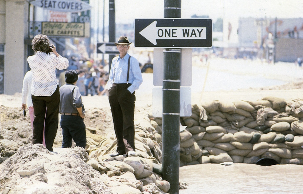 (The Salt Lake Tribune) Sandbag dikes along State Street during flooding in late May 1983.