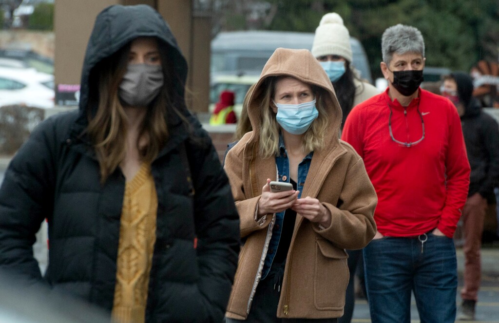 (Francisco Kjolseth  |  The Salt Lake Tribune) People wear their masks as they line up to shop at Trader Joe’s in Salt Lake City on Monday, Nov. 23, 2020. 
