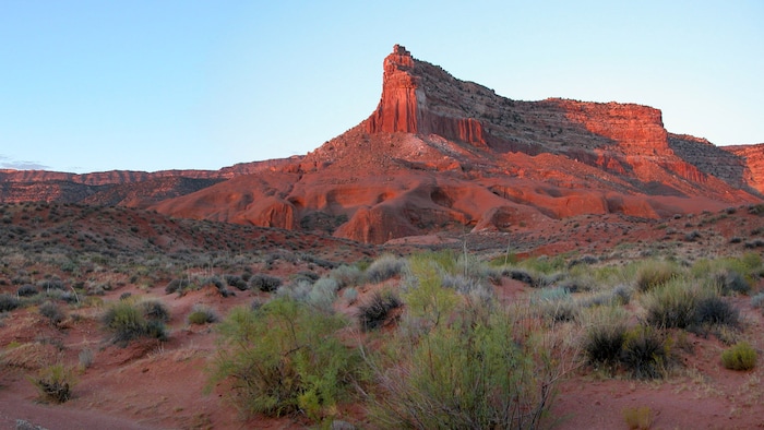 (photo courtesy Manny Mellor) Cave Point near Hole in the Rock.