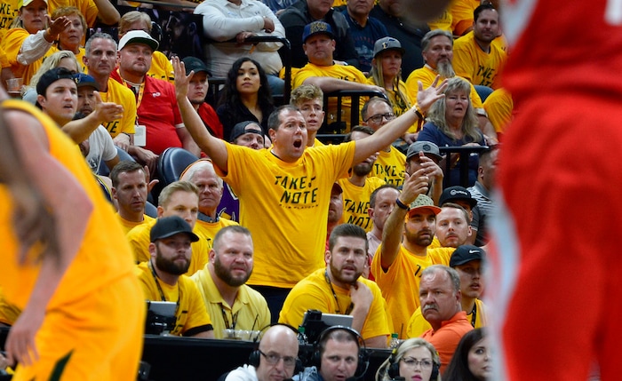 (Scott Sommerdorf | The Salt Lake Tribune)
Jazz fans react as more than one disputed foul call went against the Jazz down the stretch. The Rockets beat the Jazz 100-87, Sunday, May 6, 2018.