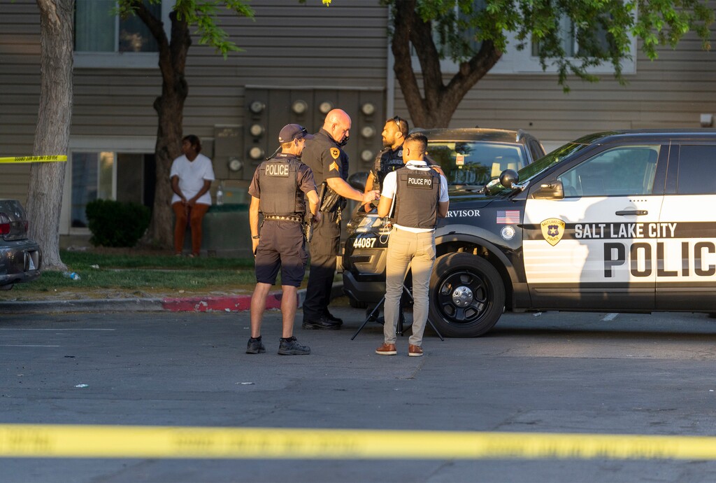 (Rick Egan | The Salt Lake Tribune) Salt Lake City Police look through car windows as they investigate a shooting at the Pebble Creek Apartments on 1700 S, where on person was killed and three were injured, on Monday, June 6, 2022.