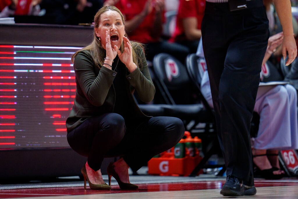 (Trent Nelson  |  The Salt Lake Tribune) Utah head coach Lynne Roberts as Utah hosts Washington, NCAA basketball in Salt Lake City on Friday, Feb. 10, 2023.