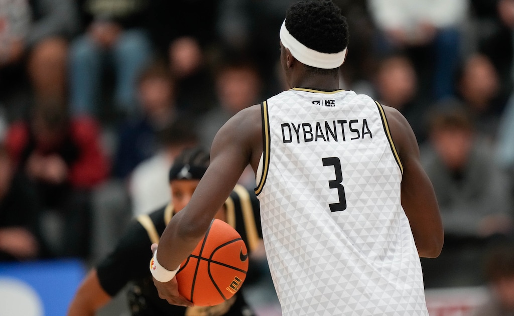 (Francisco Kjolseth  | The Salt Lake Tribune) Utah Prep Academy’s AJ Dybantsa, a star basketball player and potential BYU commit, plays in the 5 for the Fight National Hoopfest in Pleasant Grove on Tuesday, Nov. 26, 2024.