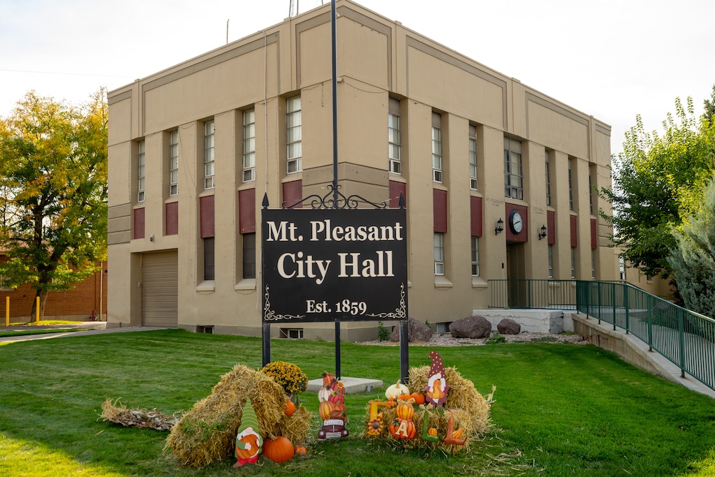 (Trent Nelson | The Salt Lake Tribune) City Hall in Mount Pleasant on Thursday, Oct. 8, 2026. Five people were detained by ICE during traffic stops in Moroni, Mount Pleasant and Fountain Green on Sept. 30.