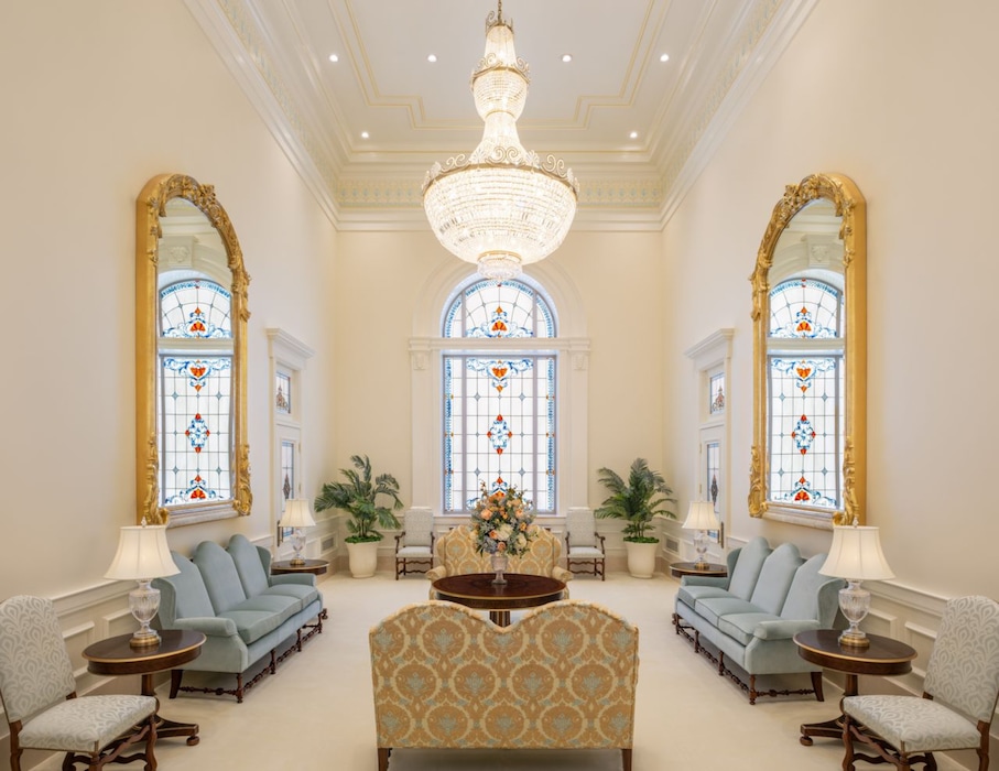 (The Church of Jesus Christ of Latter-day Saints) The Celestial Room inside Chile's Antofagasta Temple.