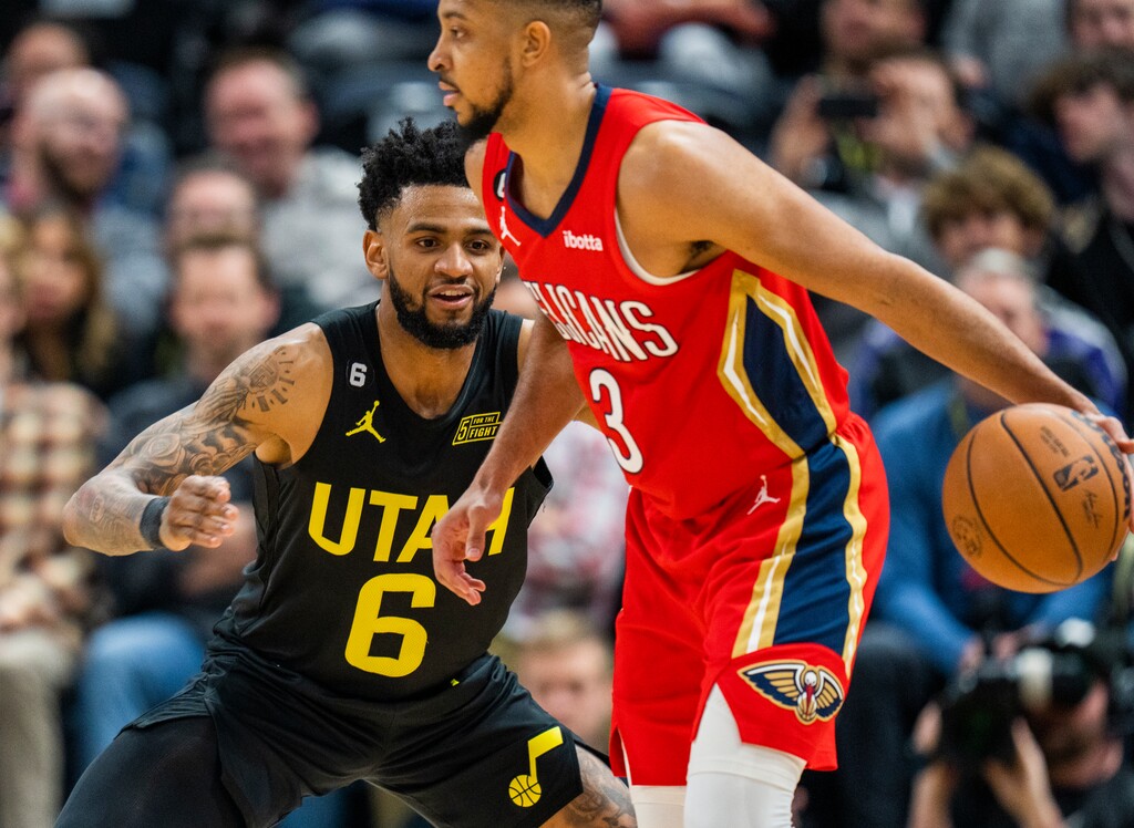 (Rick Egan | The Salt Lake Tribune) Utah Jazz guard Nickeil Alexander-Walker (6) guards New Orleans Pelicans guard CJ McCollum (3), in NBA action between the Utah Jazz and the New Orleans Pelicans, at Vivint Arena, on Tuesday, Dec. 13, 2022.