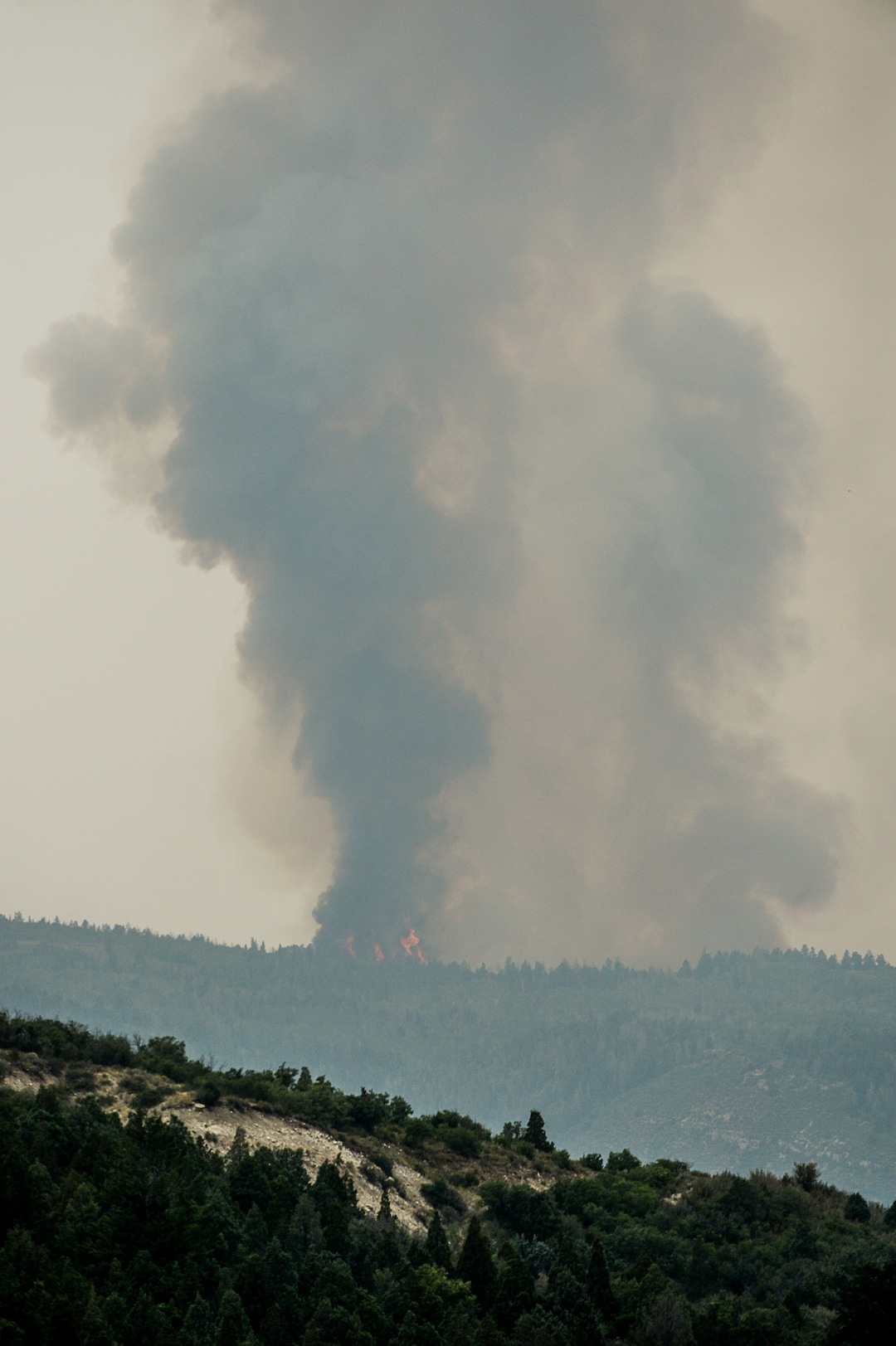 (Francisco Kjolseth  |  The Salt Lake Tribune)  Crews continue to battle the Coal Hollow Fire near Highway 6 on Saturday, Aug. 11, 2018.