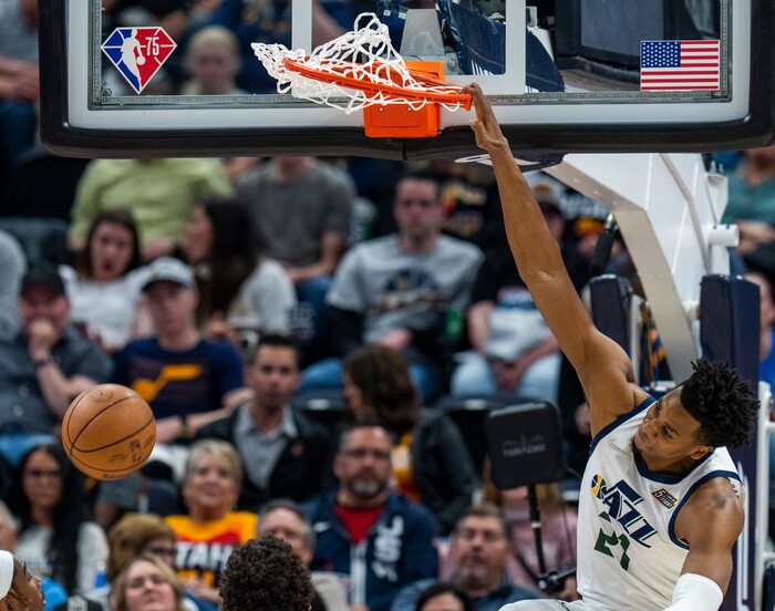 (Rick Egan | The Salt Lake Tribune) Utah Jazz center Hassan Whiteside (21) dunks the ball on an ally-oop play, in NBA action between the Utah Jazz and the Oklahoma City Thunder at Vivint Arena, on Wednesday, April 6, 2022.
