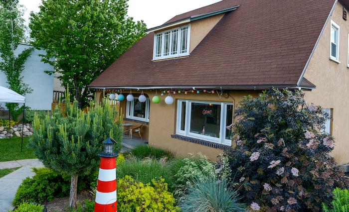 (Leah Hogsten  |  The Salt Lake Tribune)  Auntie Rae's Dessert Island in Holladay specializes in pies, cookies and cakes.