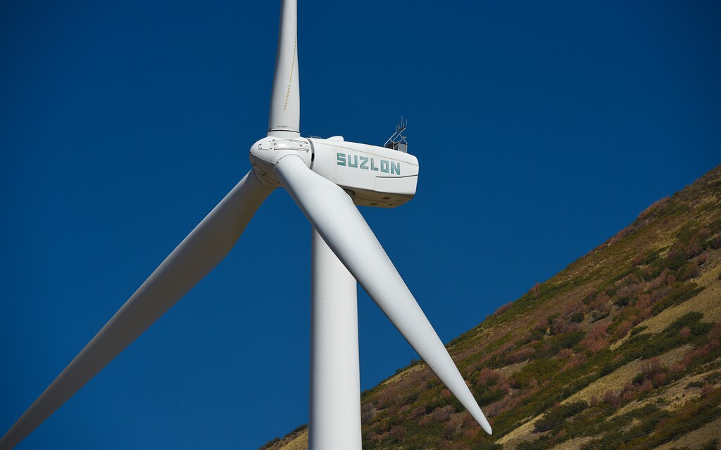 (Francisco Kjolseth | The Salt Lake Tribune)
Rocky Mountain Power hosts a tours to tout its Blue Sky clean energy program with a bus trip to the wind farm at the base of Spanish Fork canyon. Rocky Mountain Power have reached a deal with Wyoming officials to build three wind farms in the state.
