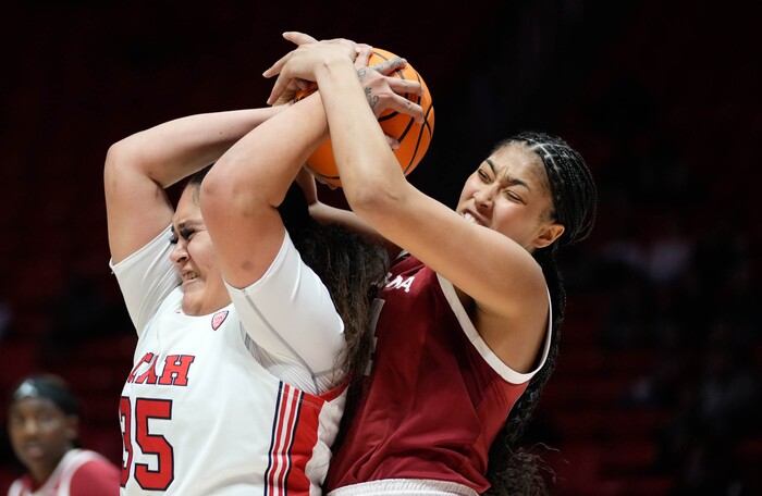 (Francisco Kjolseth | The Salt Lake Tribune) Utah Utes forward Alissa Pili (35) is pressured by Oklahoma Sooners guard Skylar Vann (24) as the University of Utah hosts the Oklahoma Sooners in women’s NCAA basketball in Salt Lake City on Wednesday, Nov. 16, 2022.