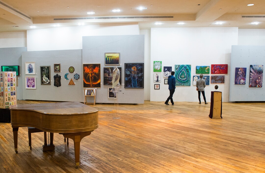 (Rick Egan  |  The Salt Lake Tribune)      Participants of the monthly gallery stroll, check out the art at the Urban Arts Gallery, on Rio Grande Street, Friday, Nov. 16, 2018.