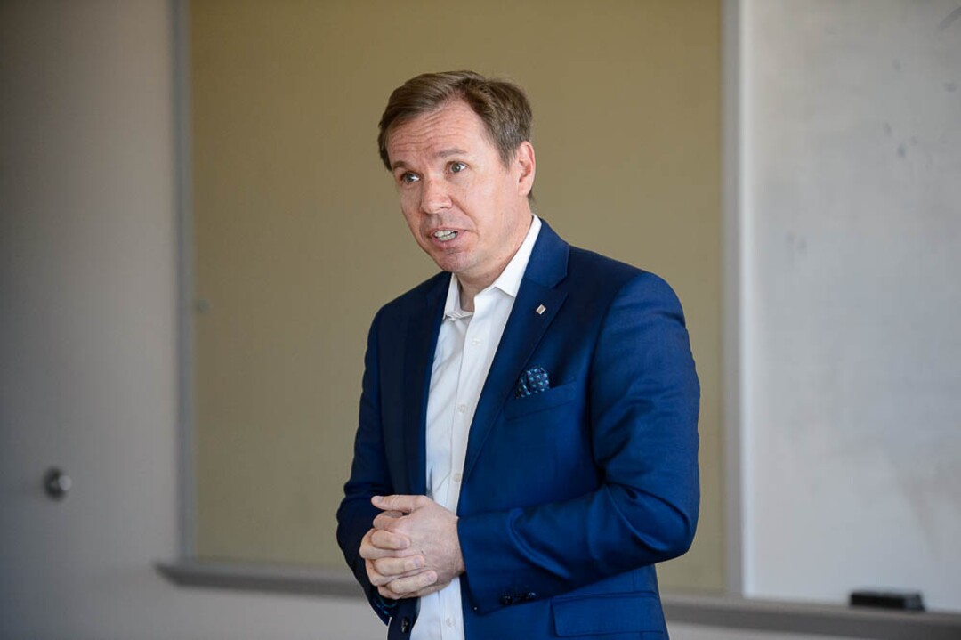 (Trent Nelson | The Salt Lake Tribune)  Paul Huntsman, owner of The Salt Lake Tribune, addresses staff members, Tuesday May 8, 2018.