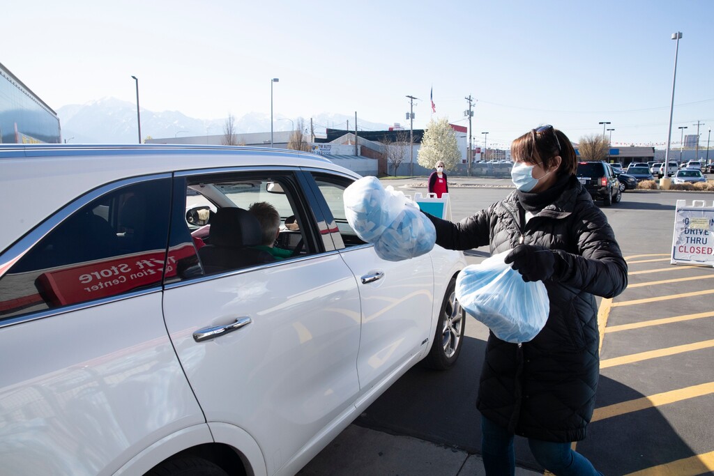 (Photo courtesy of The Church of Jesus Christ of Latter-day Saints)
A Project Protect organizer gives clinical face mask kits to a volunteer at the church’s Deseret Industries location in Murray in mid-April 2020.