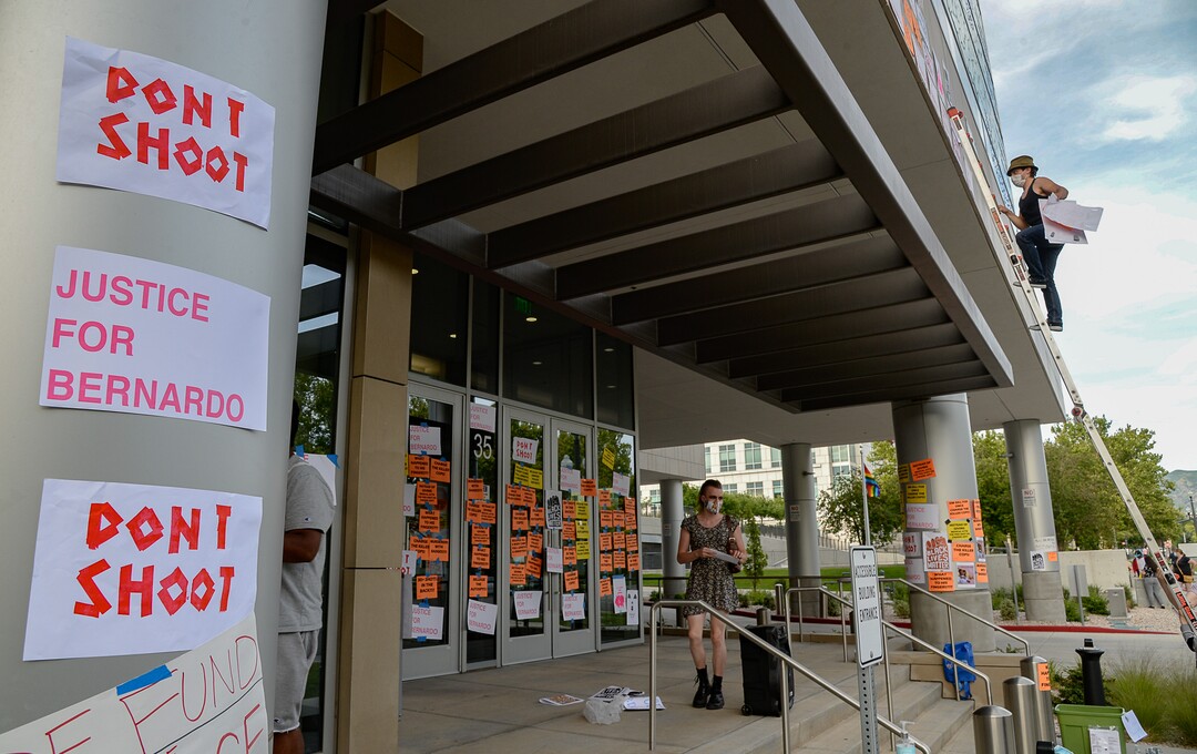 (Francisco Kjolseth  |  The Salt Lake Tribune) A group of about twenty people again showed up at the Salt Lake County District AttorneyÕs Office on Sunday, June 21, 2020, as part of their vow to come out every day until officials release the investigation into Bernardo Palacios-CarbajalÕs death by police. They hung protest signs on the building's windows.