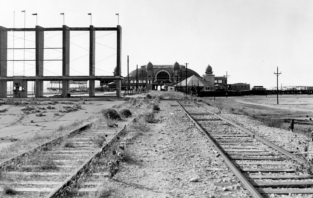 (Utah State Historical Society) A dilapidated Saltair II in the 1960s, after the resort was closed permanently in 1958. The ticket booth and parking lot, at left in the photograph,  was installed in the 1950s to appeal to car loads of visitors to the resort. 