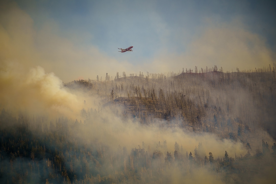 (Trent Nelson  |  The Salt Lake Tribune) Pilots make drops as the Parleys Canyon Fire burns on Saturday, Aug. 14, 2021.