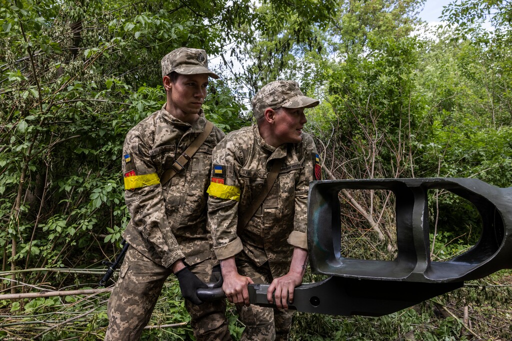 (Ivor Prickett | The New York Times)
Ukrainian artillerymen at an American-made Howitzer artillery piece in the Donetsk region of Ukraine, May 22, 2022. President Joe Biden said on Tuesday, May 31, that the United States would send Ukraine advanced rocket systems and munitions that would enable it to more precisely target Russian military assets inside its borders.