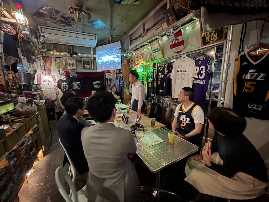 (Ben Brimhall) Jazz fans gather at a Tokyo bar