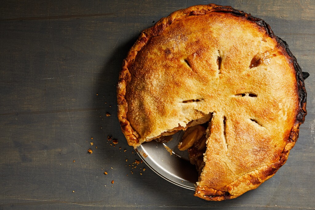 (Tom McCorkle | For The Washington Post)  Dulce de Leche Apple Pie.
