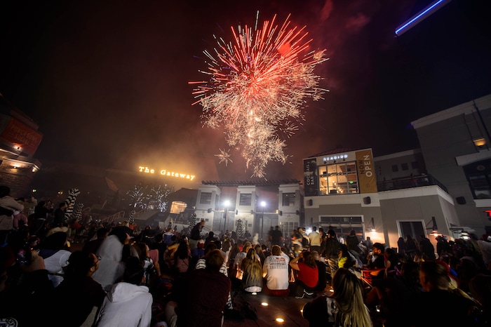 (Trent Nelson | The Salt Lake Tribune)
Fireworks at the Fourth of July Celebration at the Gateway in Salt Lake City, Thursday, July 4, 2019.