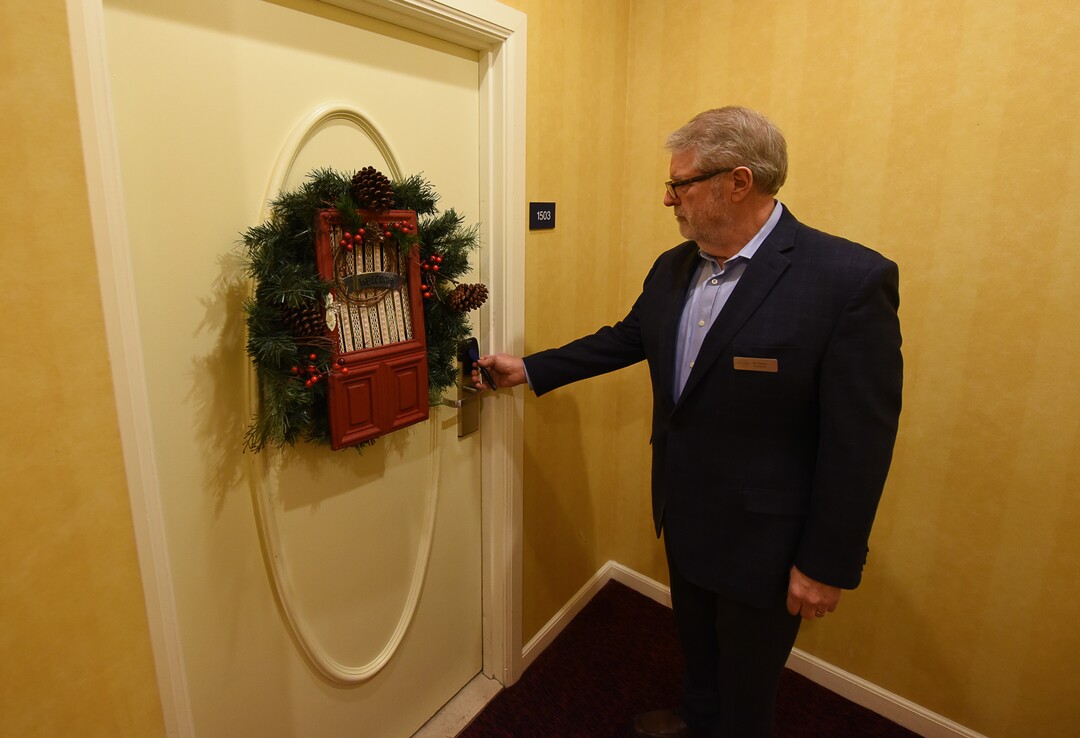 (Francisco Kjolseth  |  The Salt Lake Tribune)  Ric Tanner, general manager at Salt Lake City's Hotel Monaco, gives a tour of the Christmas-themed suite on the 15th floor.