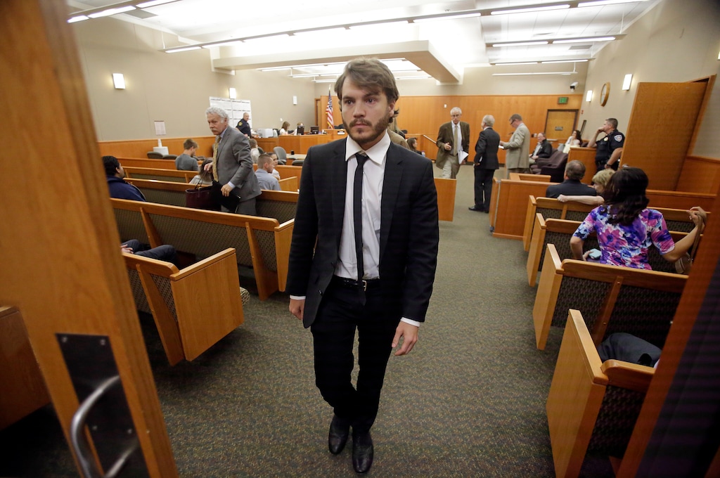 Actor Emile Hirsch, center, leaves the courtroom Monday, June 8, 2015, in Park City, Utah. Hirsch made another court appearance on allegations that he put a studio executive in a chokehold while he was in town for the Sundance Film Festival. (AP Photo/Rick Bowmer, Pool)