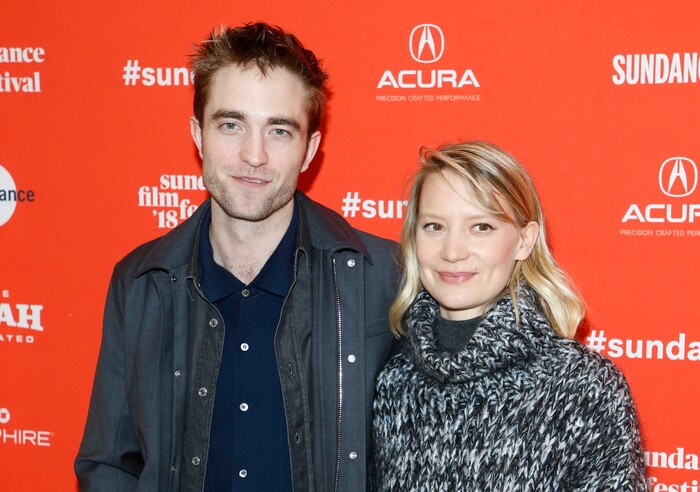 Actor Robert Pattinson, left, and actress Mia Wasikowska, right, pose at the premiere of "Damsel" during the 2018 Sundance Film Festival on Tuesday, Jan. 23, 2018, in Park City, Utah. (Photo by Danny Moloshok/Invision/AP)