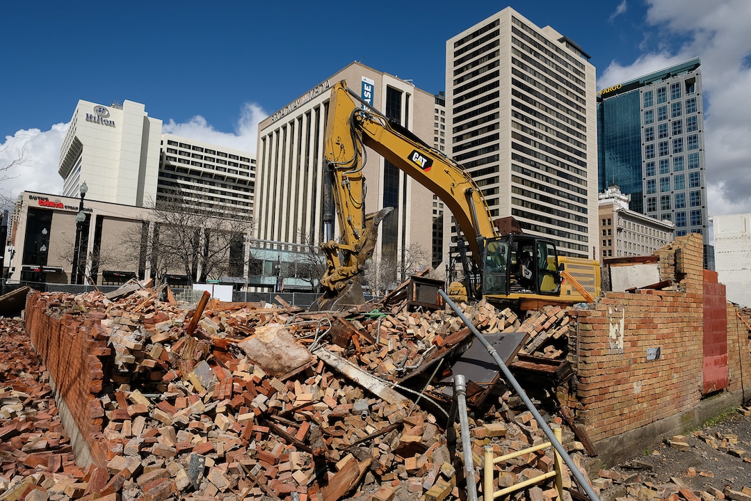 (Francisco Kjolseth  |  The Salt Lake Tribune) Crews take down the old Zephyr Club at 301 S. West Temple in Salt Lake City on Thursday, April 2, 2020. Sources say the building had substantial roof damage, unrelated to the recent earthquake, and will be replaced for now with landscaping.