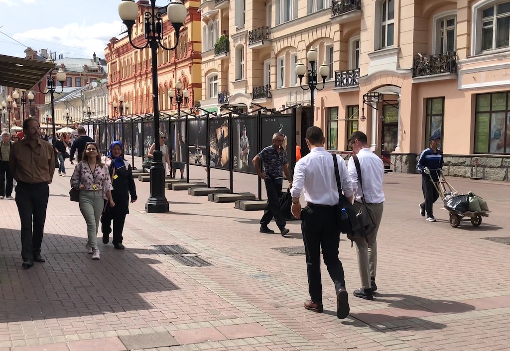 (Michael Stack  |   Special to The Salt Lake Tribune) Two Latter-day Saint “volunteers” walk in central Moscow.