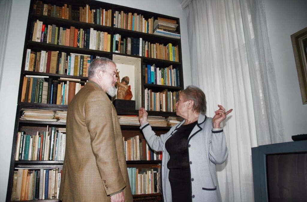 (Leesa Clark-Price) Sculptor Gary Lee Price, left, speaks with Dr. Eleonore Frankl in her late husband Viktor's study in 2004, pointing out a wood carving, which Viktor called "The Suffering Man," that was one of his favorites.