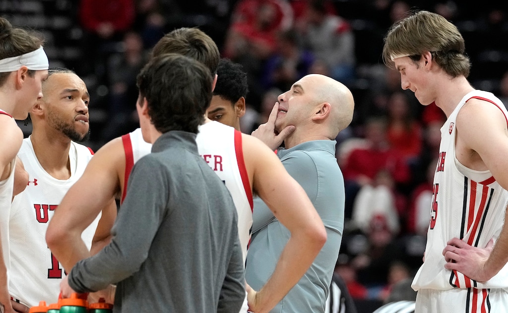(Leah Hogsten | The Salt Lake Tribune) Utah Utes head coach Craig Smith talks with players during a timeout as the University of Utah hosts the TCU Horned Frogs at Vivint Arena, Dec. 21, 2022. 