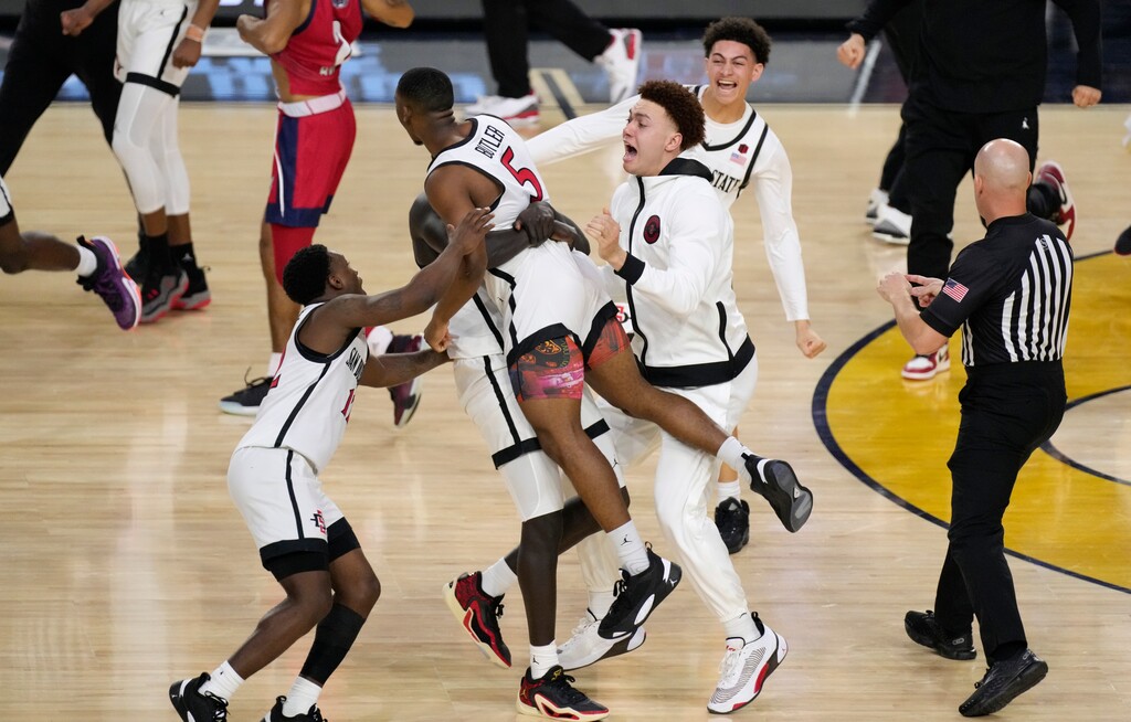 (AP Photo/Godofredo A. Vasquez) San Diego State guard Lamont Butler (5) celebrates with teammates after hitting the winning basket against Florida Atlantic during the second half of a Final Four college basketball game in the NCAA Tournament on Saturday, April 1, 2023, in Houston.