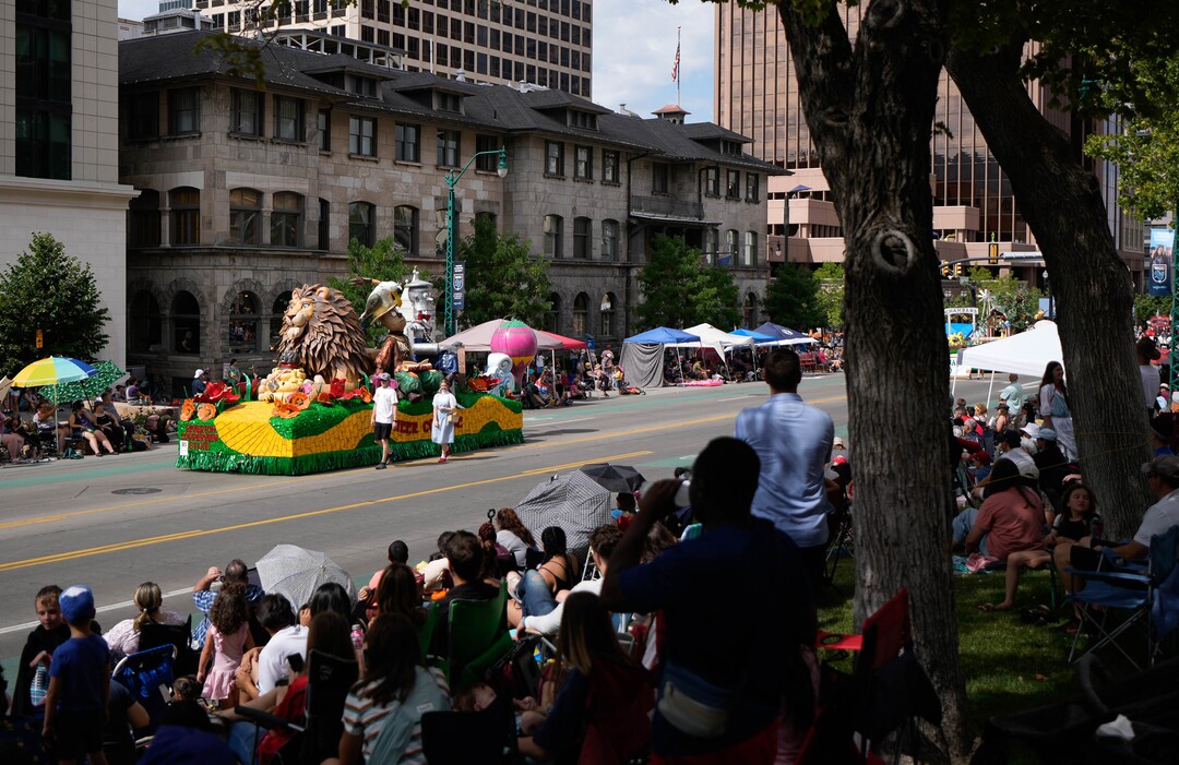 (Francisco Kjolseth | The Salt Lake Tribune) South Temple is lined with people as they take in the floats in the Days of ’47 Parade in Salt Lake City on Saturday, July 23, 2022.