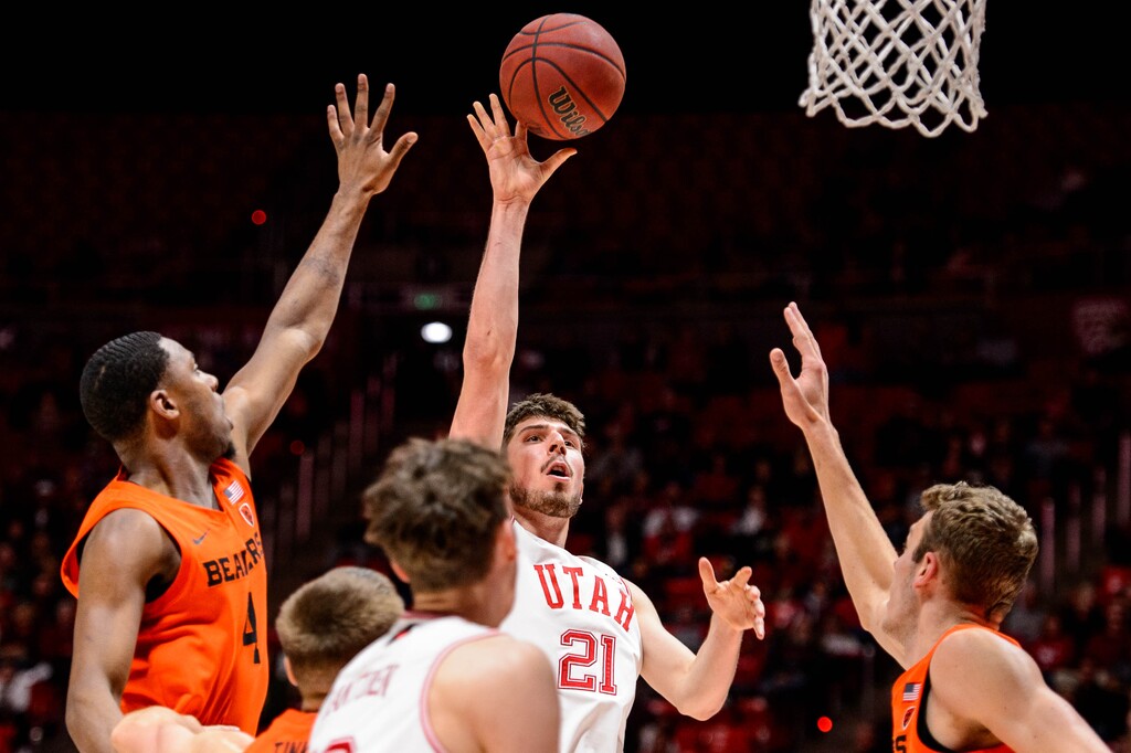 (Trent Nelson  |  The Salt Lake Tribune) Utah Utes forward Riley Battin (21) shoots as the University of Utah hosts Oregon State, NCAA men's basketball in Salt Lake City on Thursday, Jan. 2, 2020.