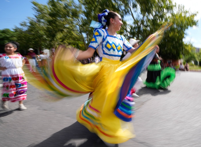 (Francisco Kjolseth | The Salt Lake Tribune) Dancers representing the Consulate of Mexico participate in the Days of ’47 Parade in Salt Lake City on Saturday, July 23, 2022.