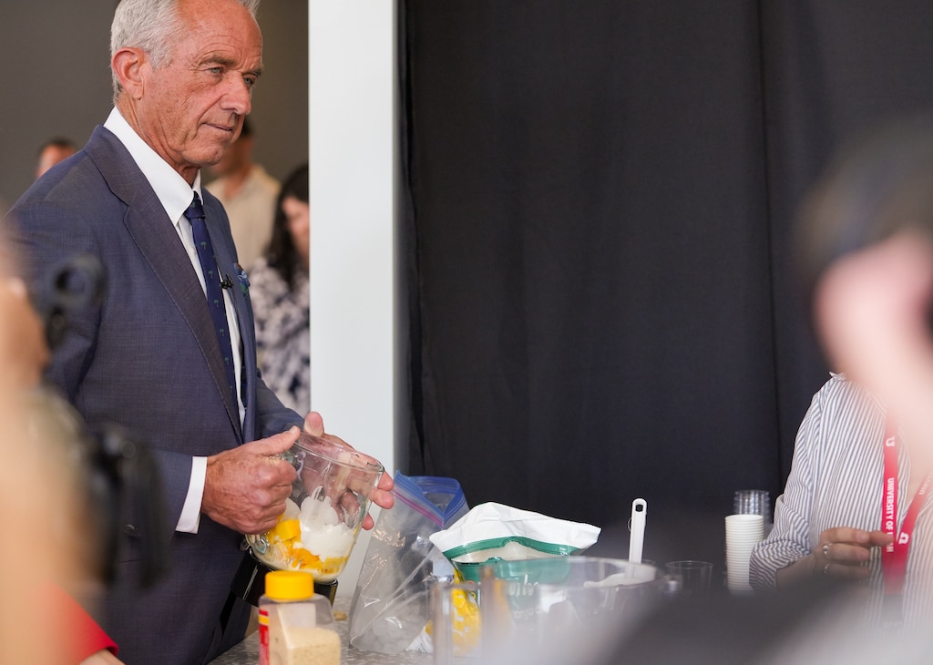 (Chris Samuels | The Salt Lake Tribune) Health and Human Services Secretary Robert F. Kennedy Jr. prepares a smoothie with students on a tour of the Osher Center for Integrative Health at the University of Utah in Salt Lake City, Monday, April 7, 2025.