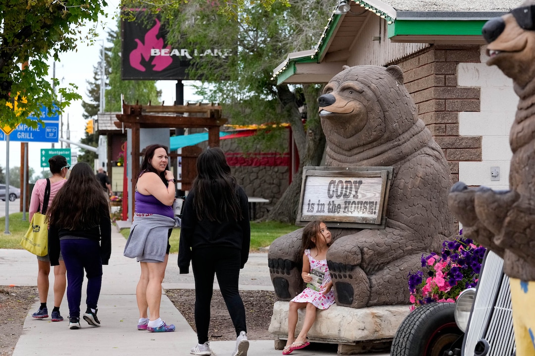 (Francisco Kjolseth | The Salt Lake Tribune) People visit Garden City next to the West shore of Bear Lake on Thursday, June 30, 2022. A new study is out showing the economic contributions of Bear Lake, underscoring the need to keep the lake healthy.